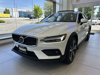 Certified 2024 Volvo V60 B5 Cross Country Plus w/ Protection Package Premier