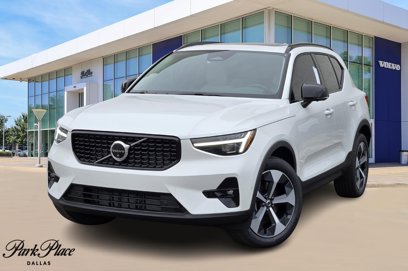 New 2025 Volvo XC40 B5 Plus w/ Protection Package Premier