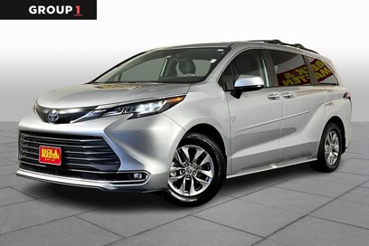 Used 2022 Toyota Sienna XLE