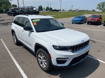 Certified 2022 Jeep Grand Cherokee Limited w/ Trailer Tow Prep Group (B)