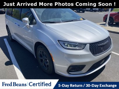 Certified 2022 Chrysler Pacifica Limited w/ Uconnect Theater Family Group