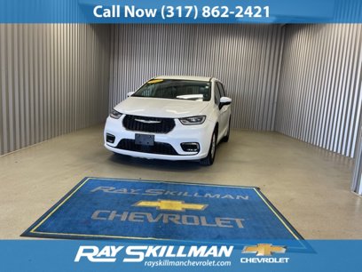Used 2023 Chrysler Pacifica Touring-L
