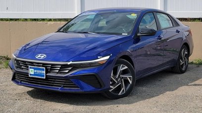 New 2025 Hyundai Elantra SEL