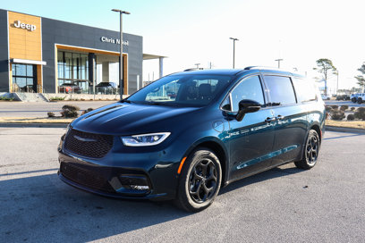 New 2025 Chrysler Pacifica Select