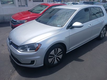 Used 2016 Volkswagen e-Golf SE w/ DC Fast Charging Package