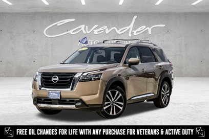 Used 2024 Nissan Pathfinder Platinum w/ Cargo Package