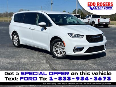 Used 2023 Chrysler Pacifica Touring-L