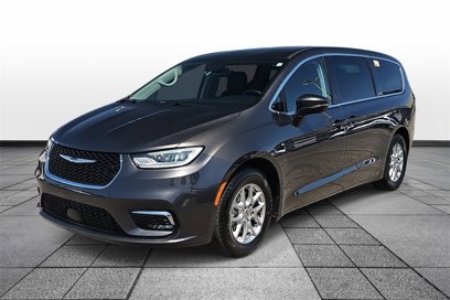 Used 2023 Chrysler Pacifica Touring-L