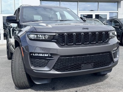 New 2025 Jeep Grand Cherokee Limited w/ Black Appearance Package