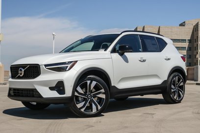 New 2025 Volvo XC40 B5 Plus w/ Protection Package Premier