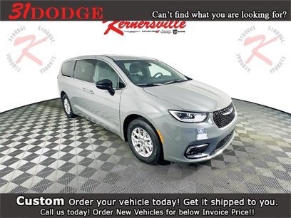 New 2025 Chrysler Pacifica Select