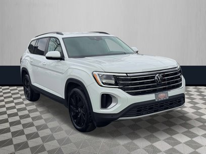 Used 2024 Volkswagen Atlas SE w/ Black Wheel Package