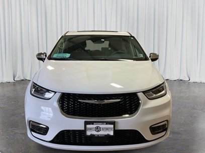 Used 2023 Chrysler Pacifica Limited