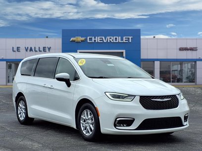 Used 2023 Chrysler Pacifica Touring-L