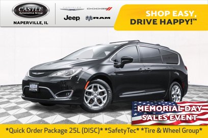 Used 2017 Chrysler Pacifica Touring-L w/ Tire & Wheel Group
