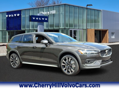New 2025 Volvo V60 B5 Cross Country Ultra w/ Protection Package Premier