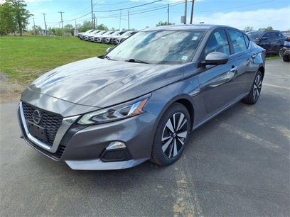 Used 2022 Nissan Altima 2.5 SV w/ SV Premium Package