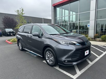 New 2025 Toyota Sienna XLE