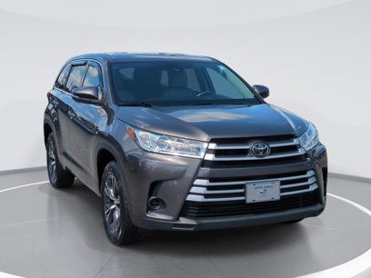 Used 2017 Toyota Highlander LE