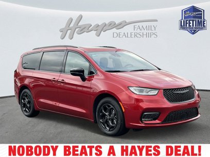 New 2025 Chrysler Pacifica Premium