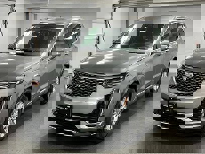 New 2025 Cadillac XT6 Luxury