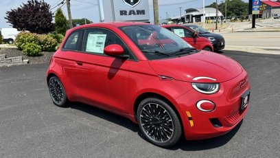 New 2024 FIAT 500 e (RED)