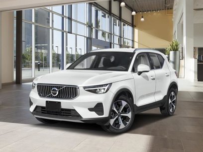 New 2025 Volvo XC40 B5 Plus w/ Protection Package Premier