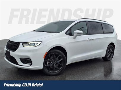 Used 2021 Chrysler Pacifica Touring w/ Cold Weather Group