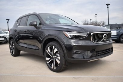 New 2025 Volvo XC40 B5 Ultra w/ Climate Package