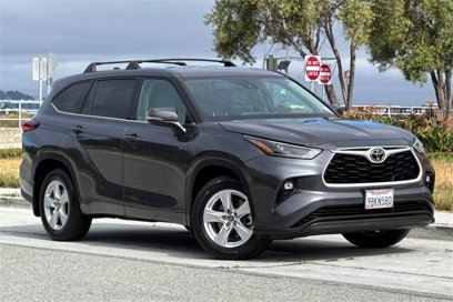 Used 2022 Toyota Highlander LE