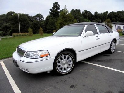 Used 2011 Lincoln Town Car Signature Limited