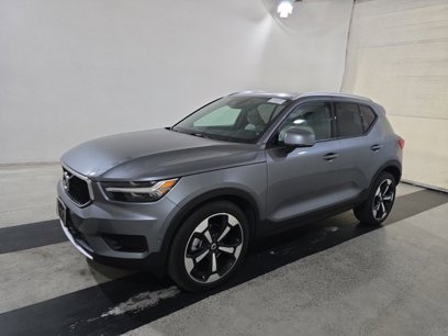Used 2019 Volvo XC40 T5 Momentum