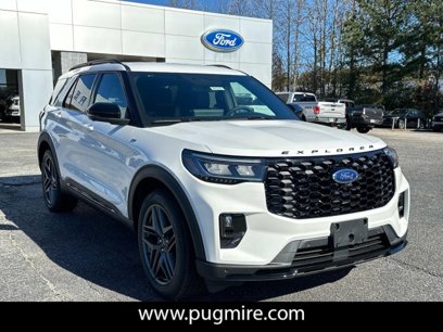 New 2025 Ford Explorer ST-Line w/ Premium Package
