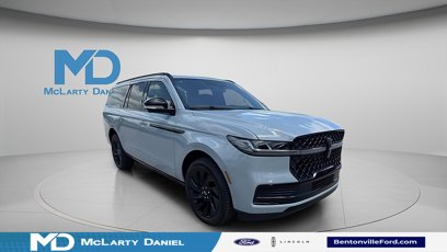 New 2025 Lincoln Navigator L Reserve w/ Jet Appearance Package