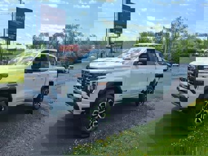 New 2025 GMC Canyon AT4 w/ Nightfall Edition