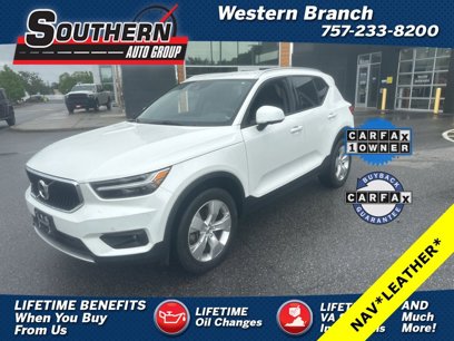 Used 2022 Volvo XC40 T4 Momentum
