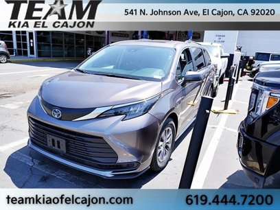 Used 2024 Toyota Sienna LE w/ LE Plus Package