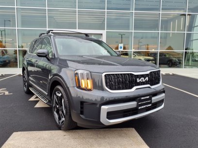 Used 2024 Kia Telluride EX w/ EX Captain's Chair Package