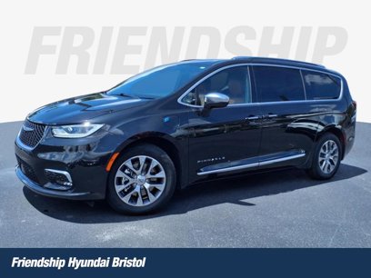 Used 2024 Chrysler Pacifica Pinnacle