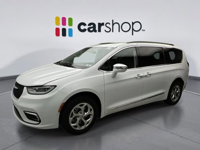Used 2022 Chrysler Pacifica Limited w/ Uconnect Theater Family Group