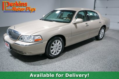 Used 2010 Lincoln Town Car Signature Limited