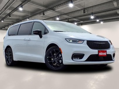 New 2025 Chrysler Pacifica Limited