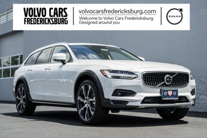 New 2025 Volvo V90 B6 Cross Country Ultra w/ Protection Package Premier