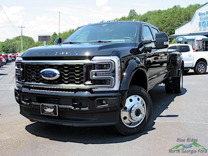 New 2025 Ford F450 Platinum w/ FX4 Off-Road Package