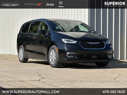 New 2025 Chrysler Pacifica Select
