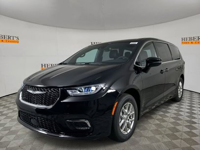 New 2025 Chrysler Pacifica Select