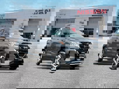 New 2025 Nissan Kicks Play S