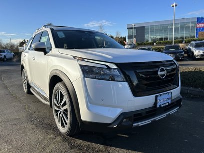 New 2025 Nissan Pathfinder Platinum w/ Lighting Package (N93)