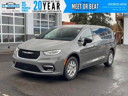 New 2025 Chrysler Pacifica Select