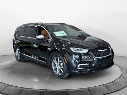 New 2025 Chrysler Pacifica Pinnacle